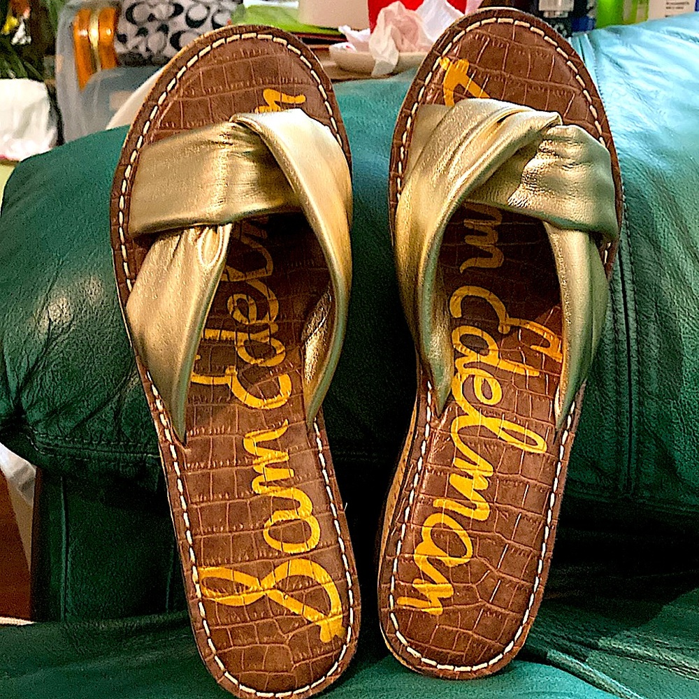 NWB-Sam Edelman, Gold 100% LEATHER Cross- Strap 3” Heel Sandals/Wedges - Picture 4 of 15